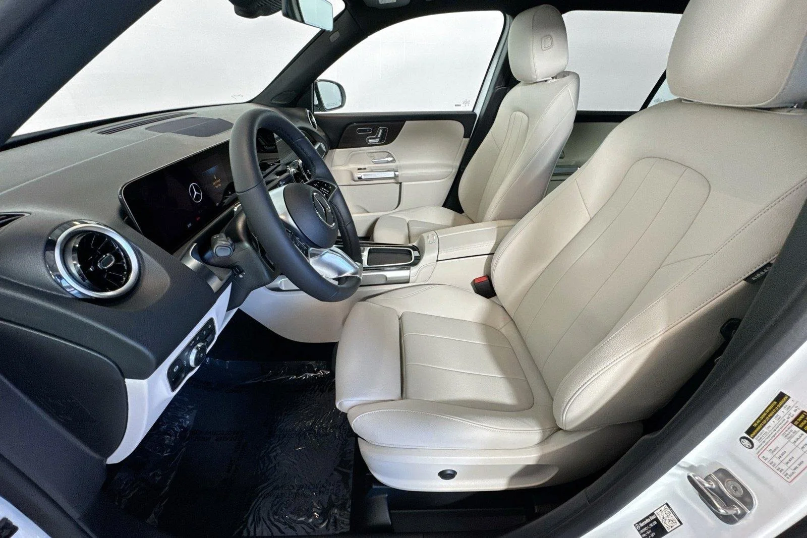 Used 2026 Polar White Mercedes-Benz GLB 250 image 19