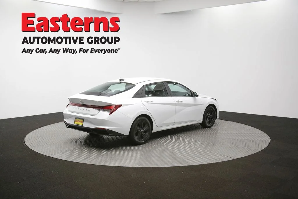 Used 2022 White Hyundai SEL image 40