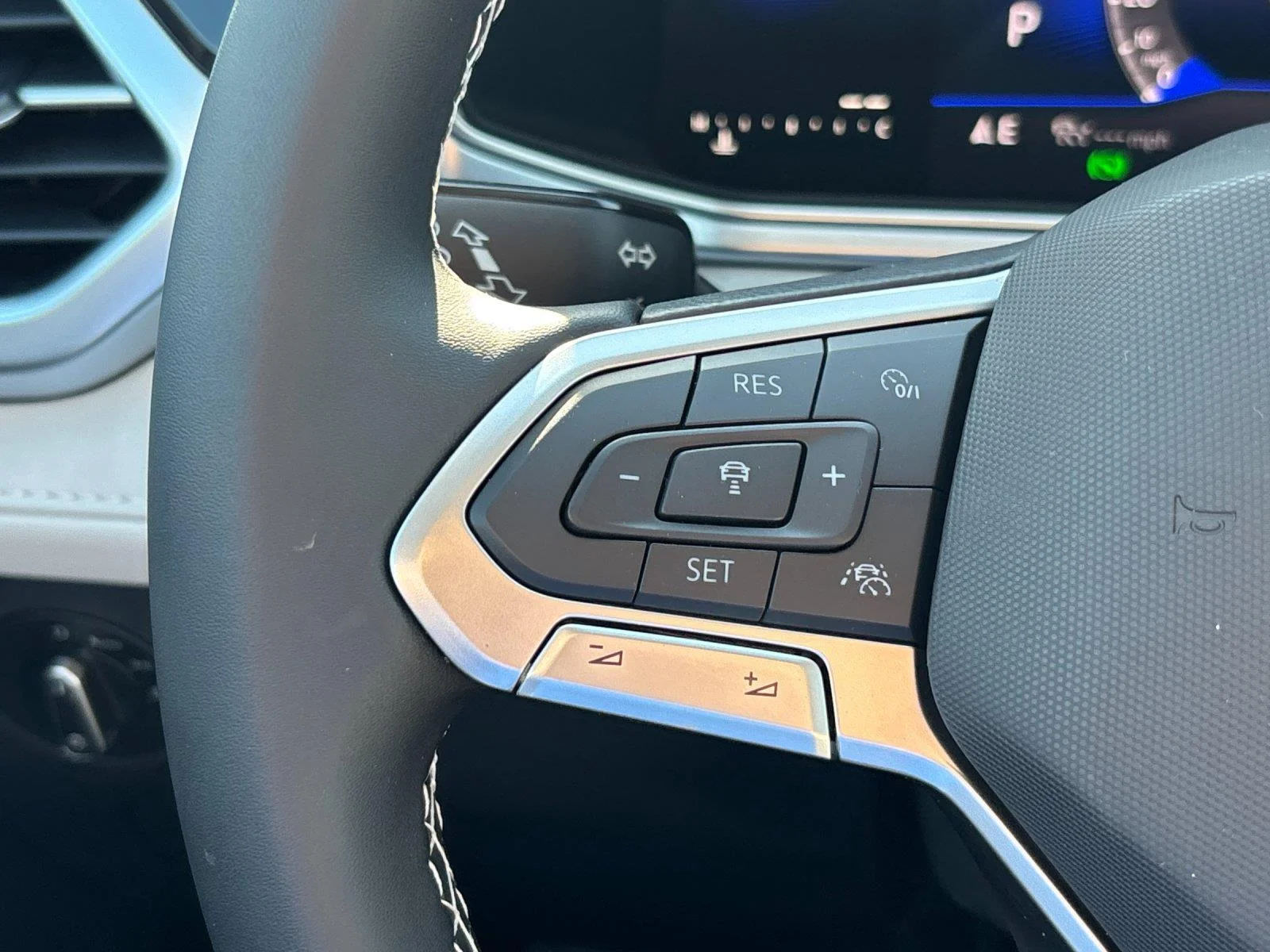 New 2027 Monument Gray Volkswagen SE image 18