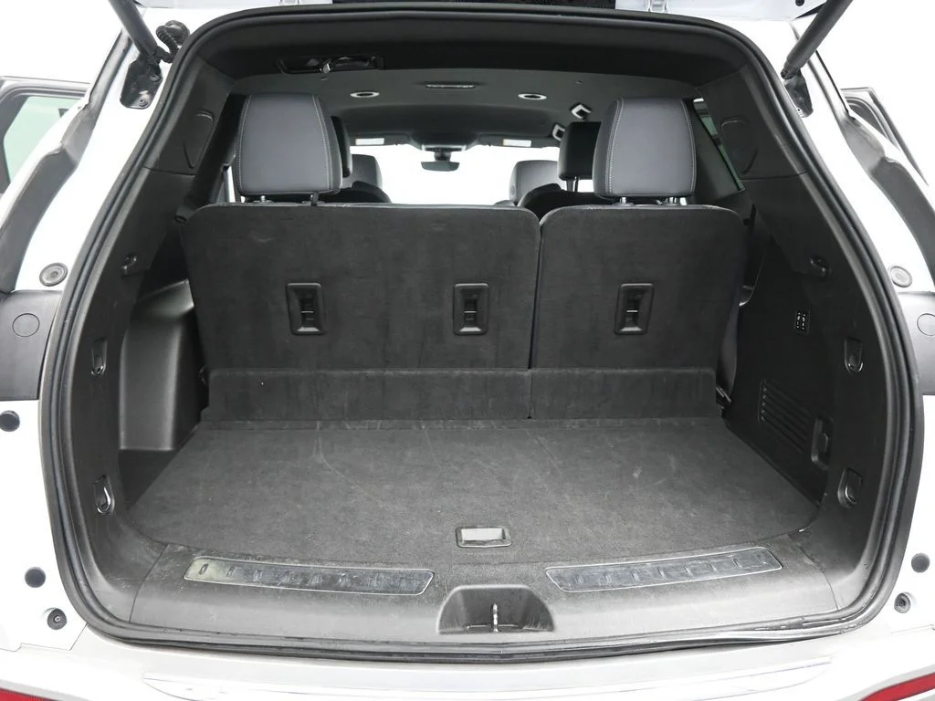 Used 2024 White Buick Premium Group image 26