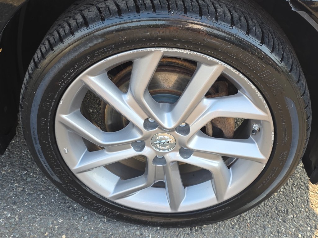 Used 2015 Super Black Nissan SR image 20