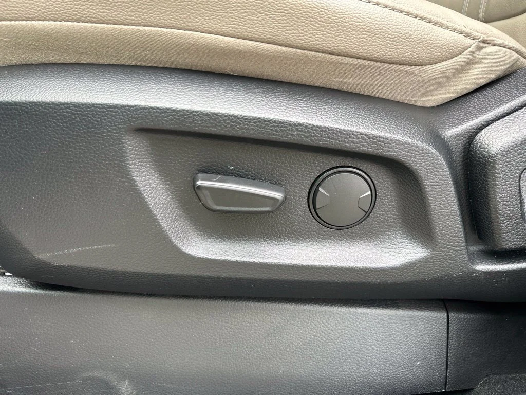 Used 2019 White Ford Lariat image 16