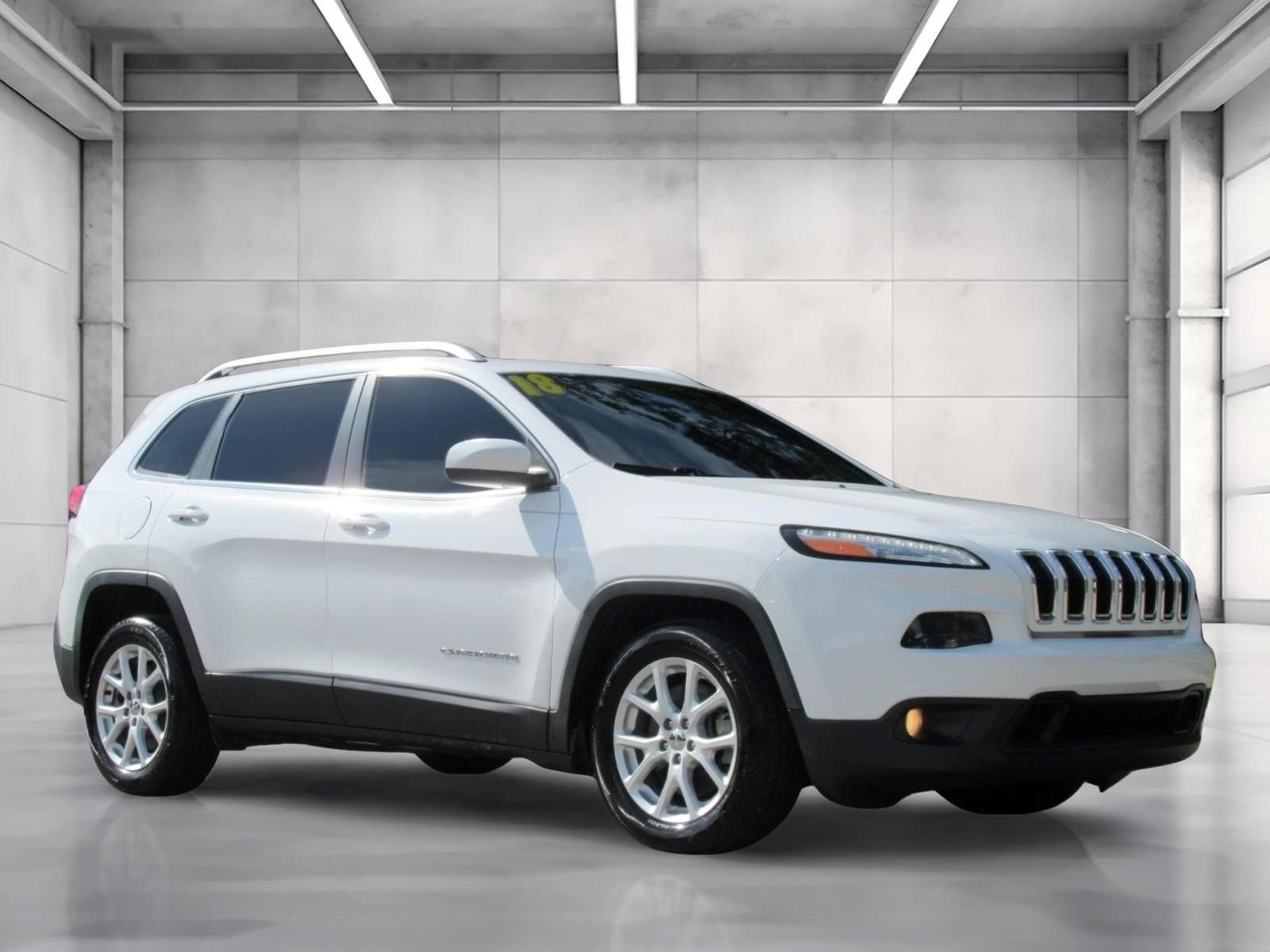 Used 2018 White Jeep Latitude Plus image 1
