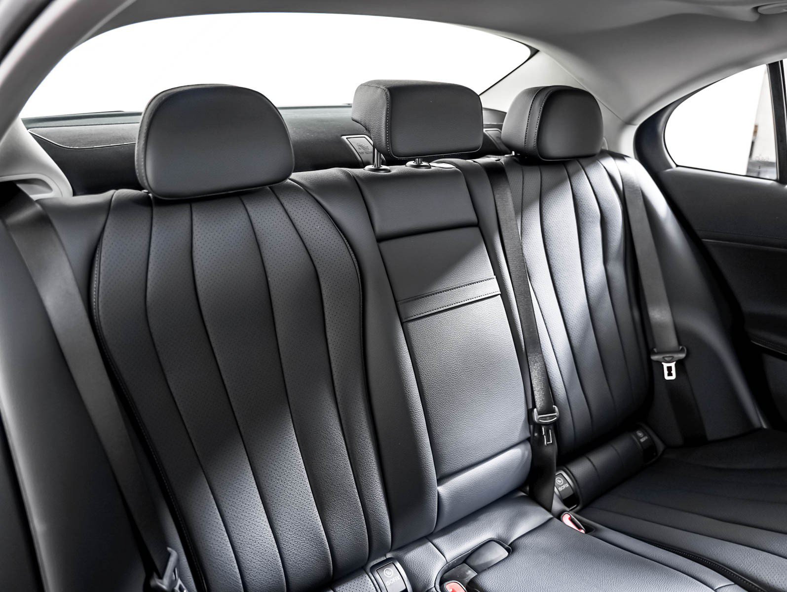 New 2027 MANUFAKTUR Alpine Grey Mercedes-Benz E 450 image 13