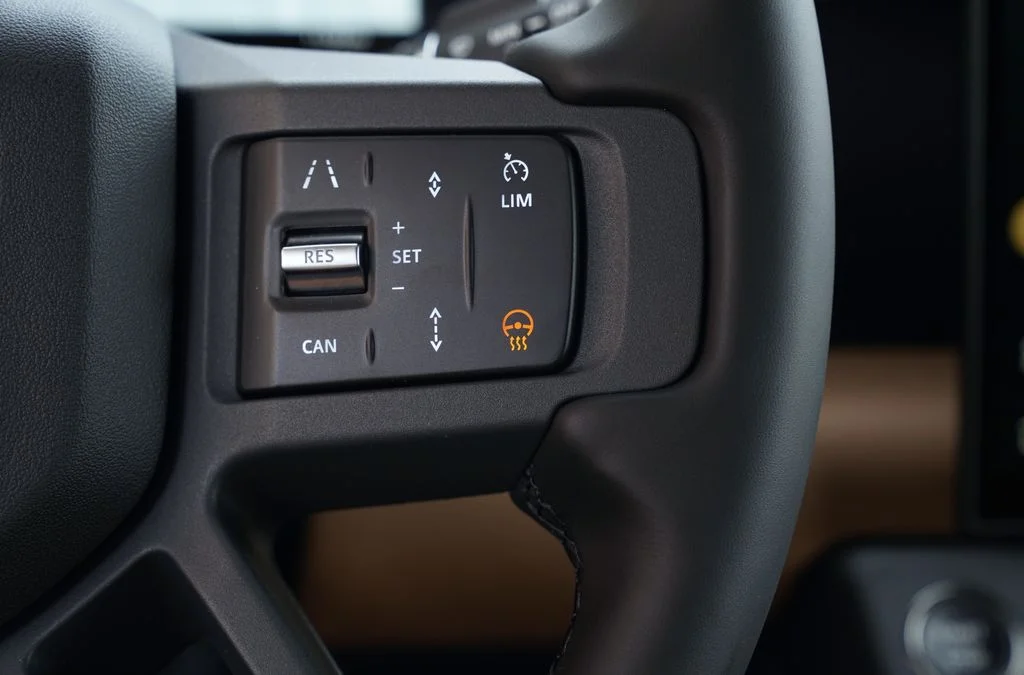 New 2026 Fuji White Land Rover X-Dynamic SE image 17