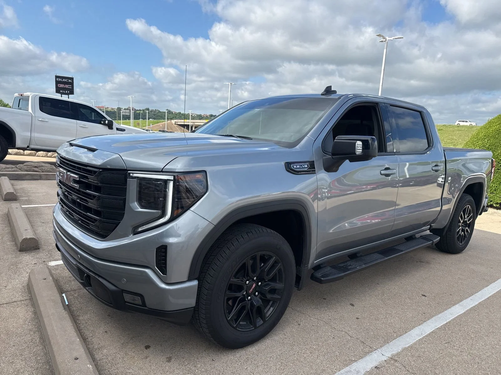 2026 GMC Sierra 4WD Crew Cab Short Box Elevation's photo