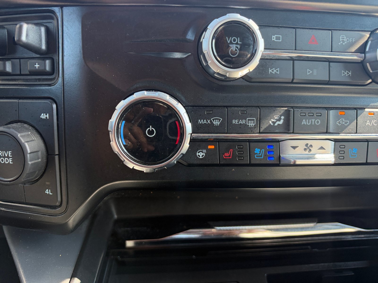 Used 2026 Oxford White Ford LARIAT image 19