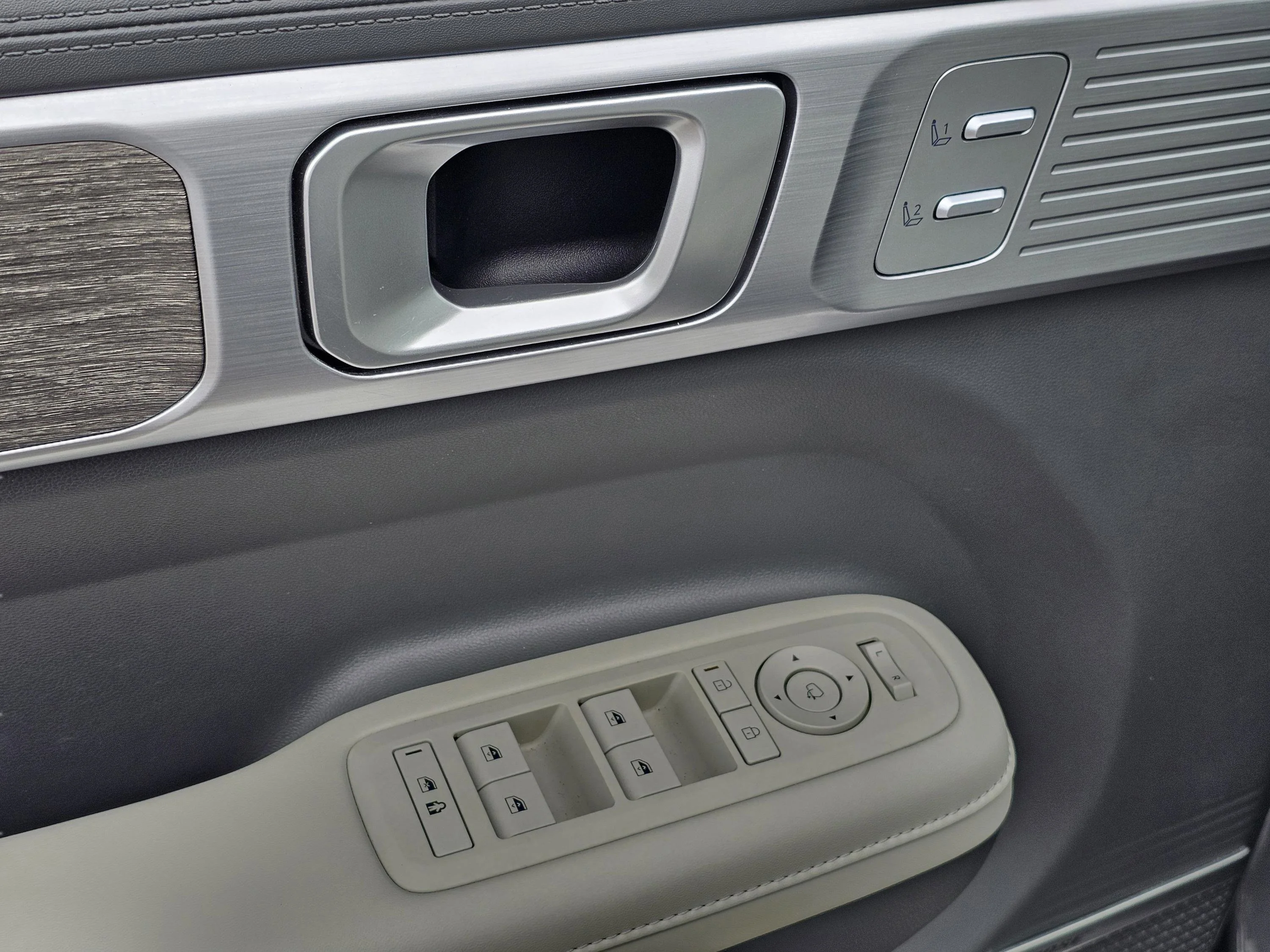 Used 2024 Hampton Gray Hyundai Calligraphy image 15