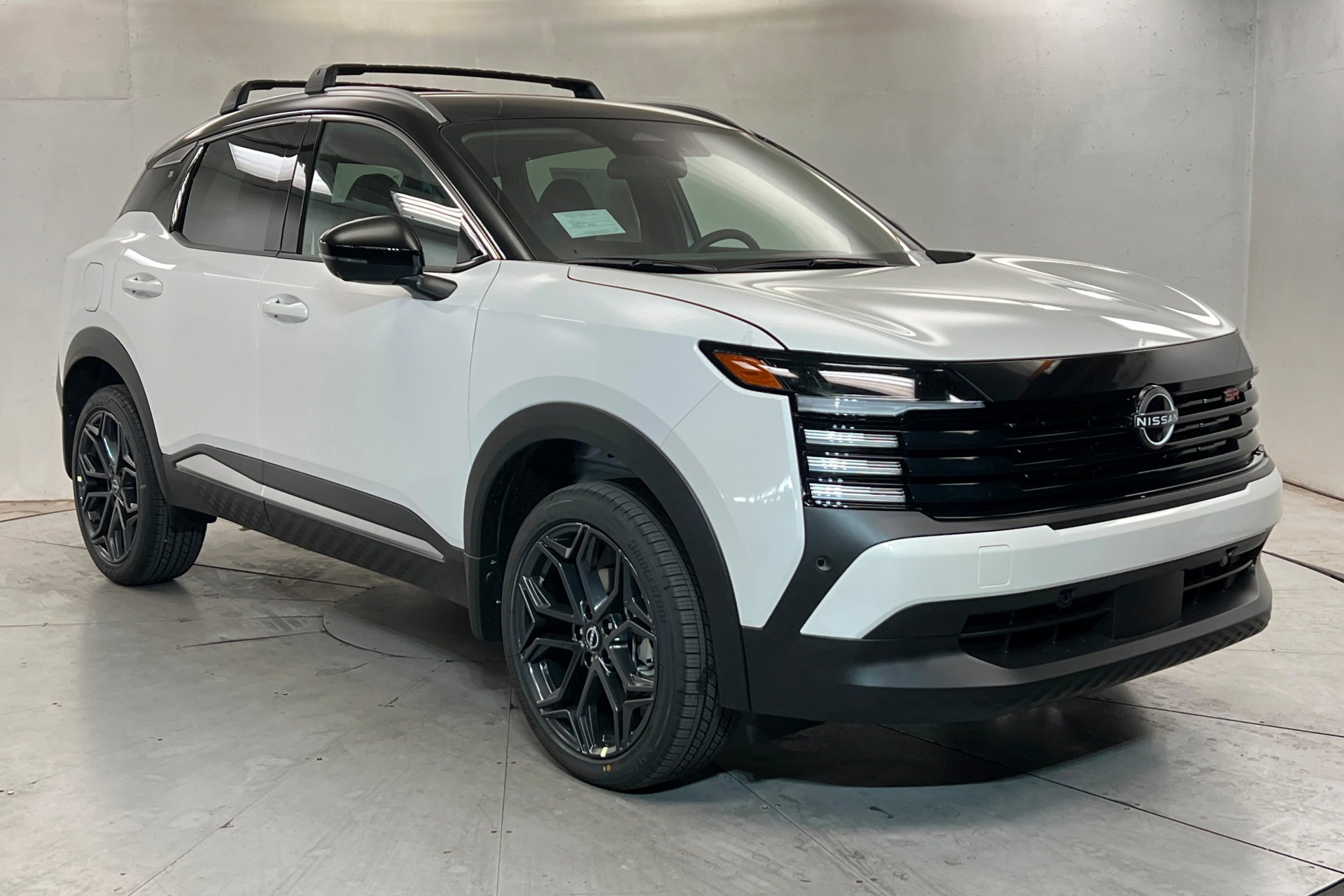 New 2026 Aspen White TriCoat / Super Black Two-tone Nissan SR image 8