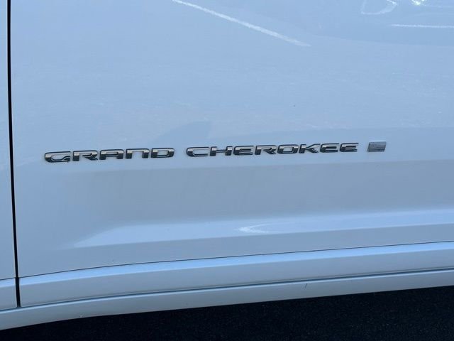 Used 2023 White Jeep Overland image 10