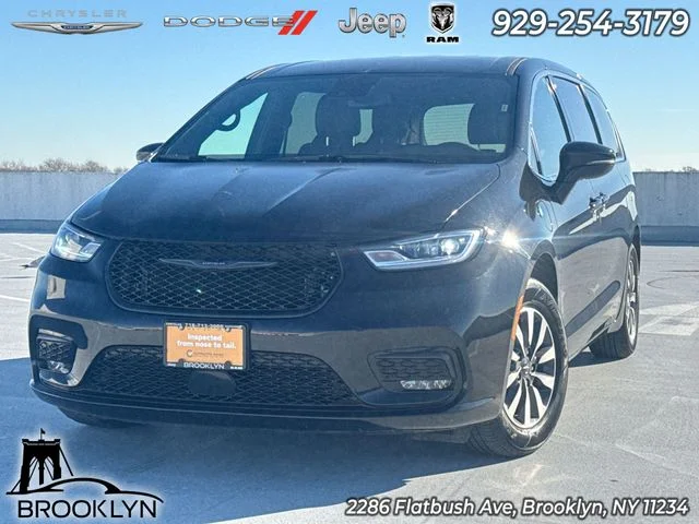 2025 Chrysler Pacifica Hybrid Select PHEV's photo