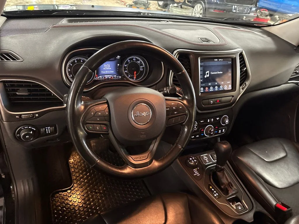 Used 2020 Black Jeep Trailhawk image 17