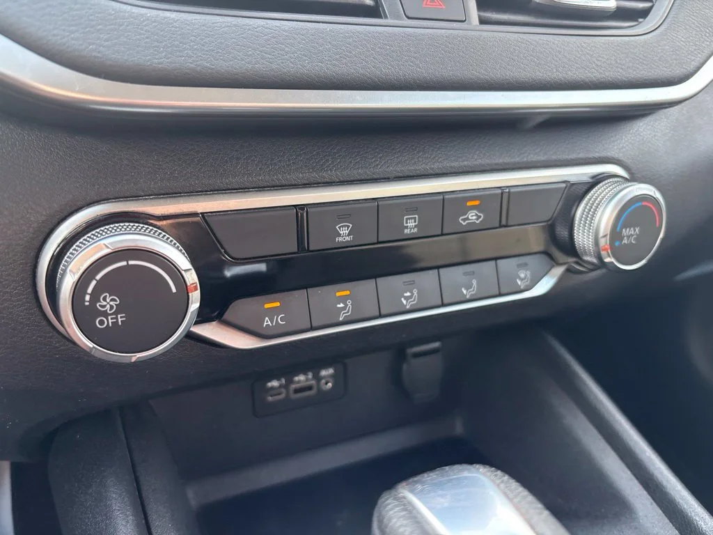 Used 2019 Black Nissan 2.5 S image 24