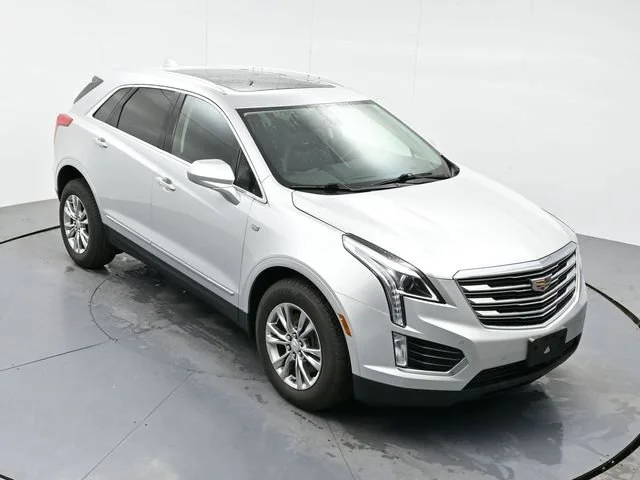 Used 2017 RADIANT SILVER METALLIC Cadillac Luxury FWD image 33