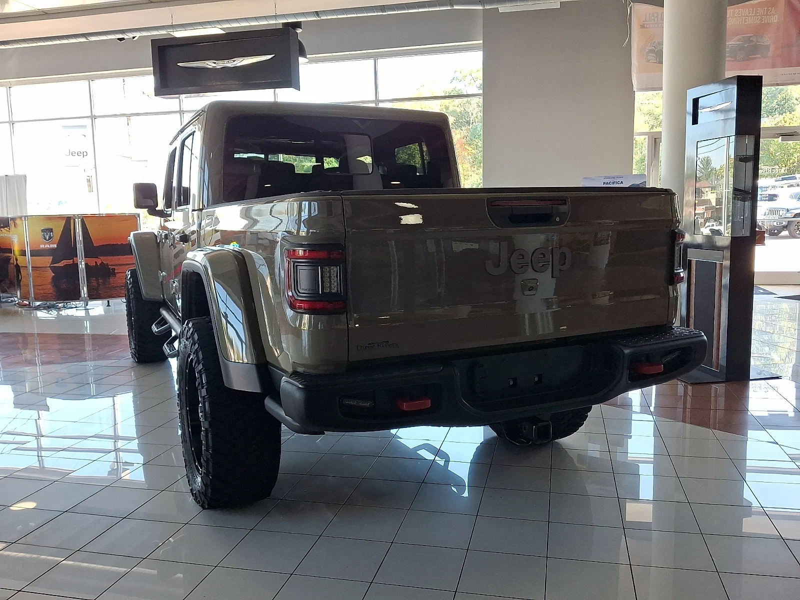 Used 2020 Green Jeep Rubicon image 8