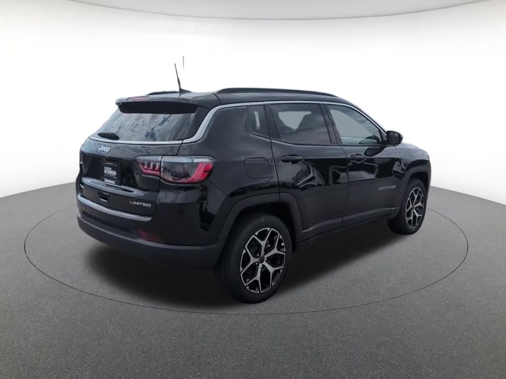 New 2026 Diamond Black Crystal Pearl-Coat Exterior Paint Jeep Limited image 4