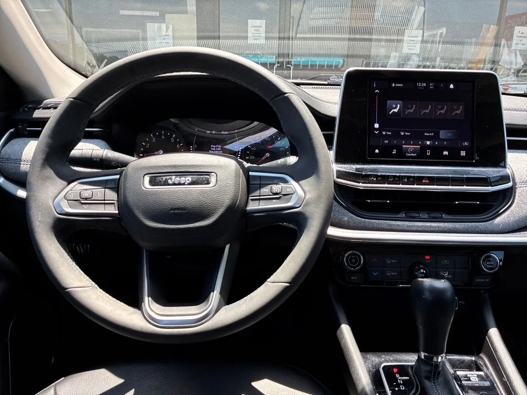 Used 2022 Gray Jeep Latitude image 14