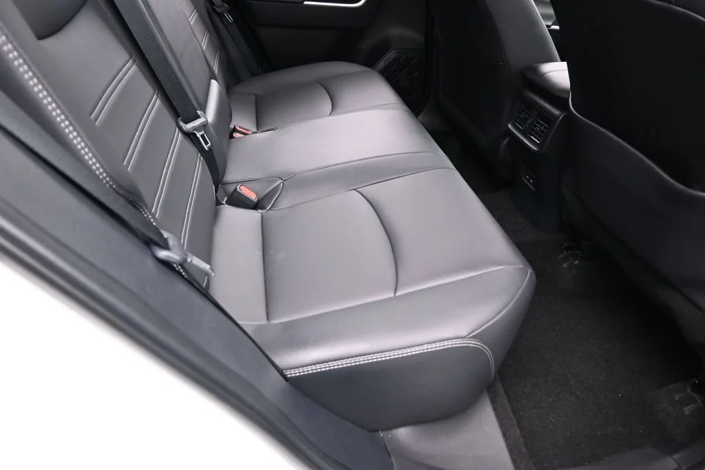Used 2025 White Toyota XLE Premium image 38
