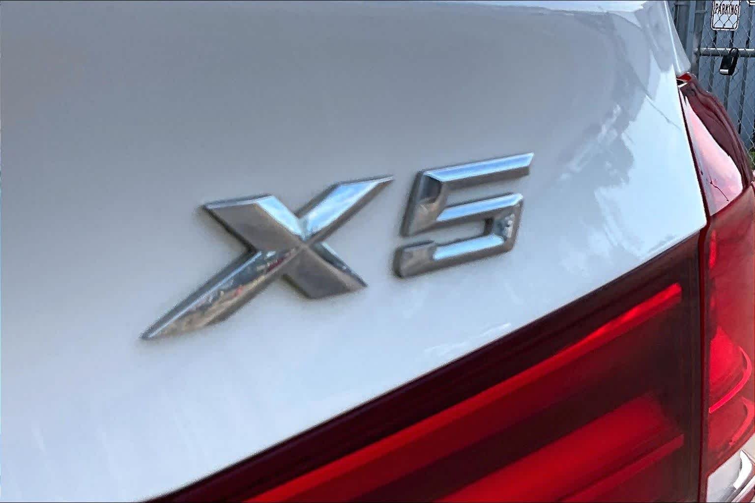 Used 2016 Mineral White Metallic BMW xDrive40e image 10