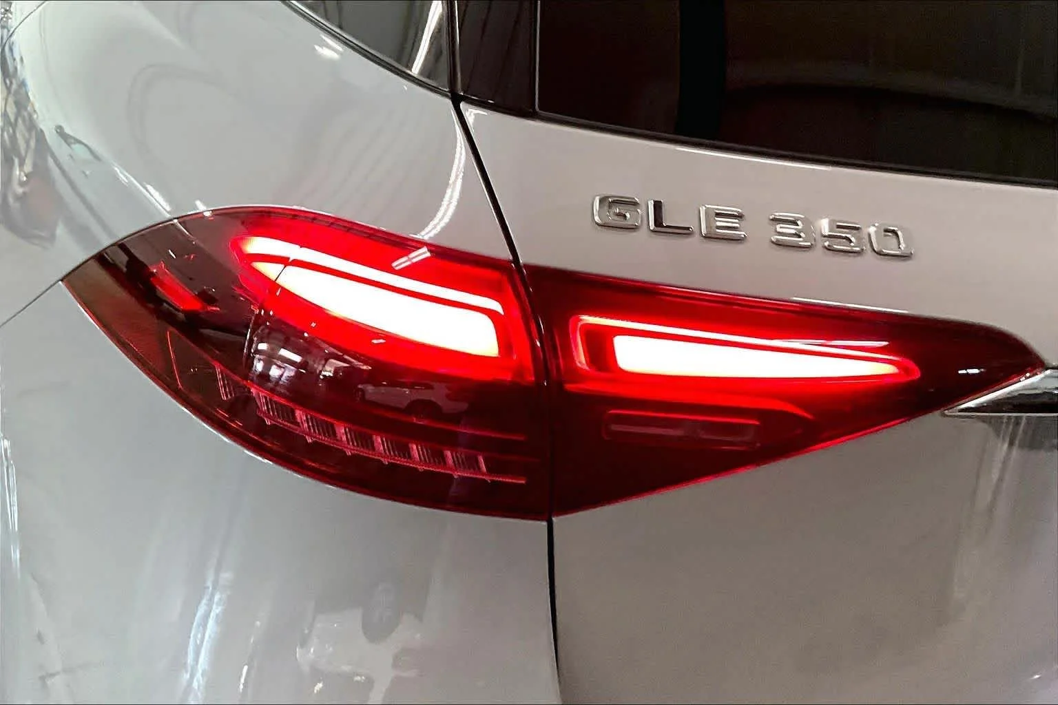 Used 2026 MANUFAKTUR Alpine Grey Mercedes-Benz GLE 350 image 28