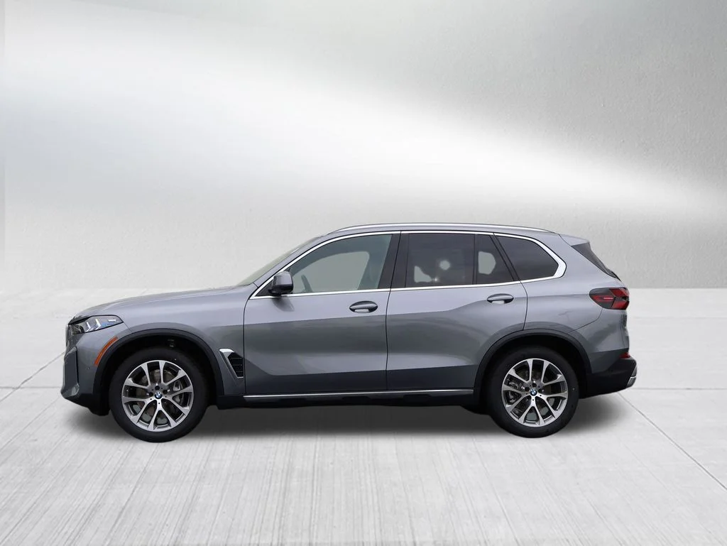 New 2026 Gray BMW xDrive40i image 9