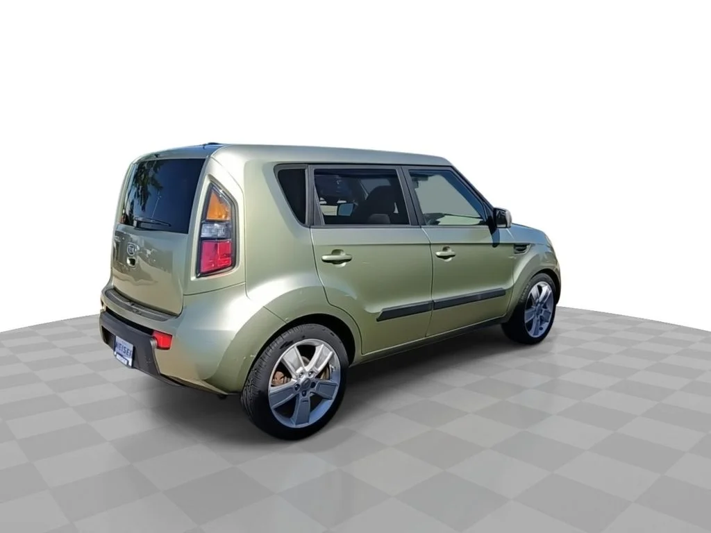 Used 2011 Green Kia Exclaim image 8