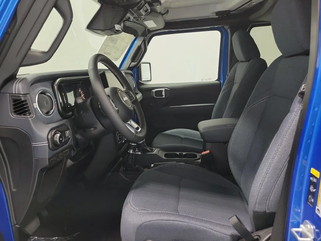 New 2026 Hydro Blue Pearl-Coat Exterior Paint Jeep Sahara image 21