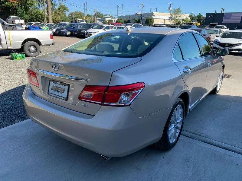 Used 2011 Gold Lexus ES 350 Sedan 4D image 18