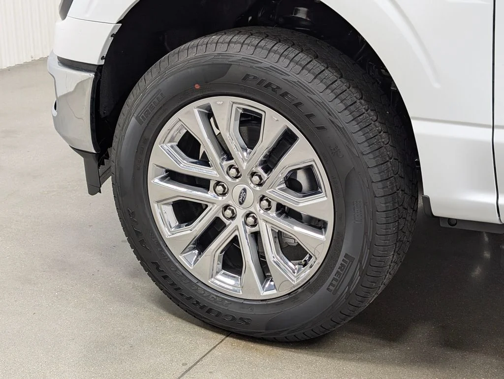 New 2026 Oxford White Ford XLT image 2