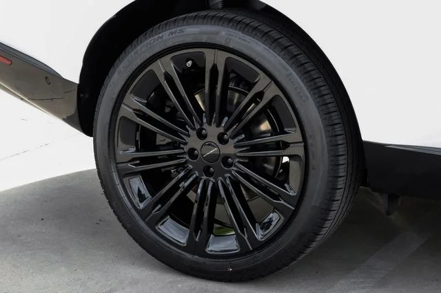 New 2026 Fuji White Land Rover SE image 68