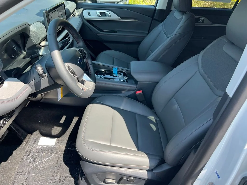 New 2026 Star White Metallic Tri-Coat Ford Active image 12