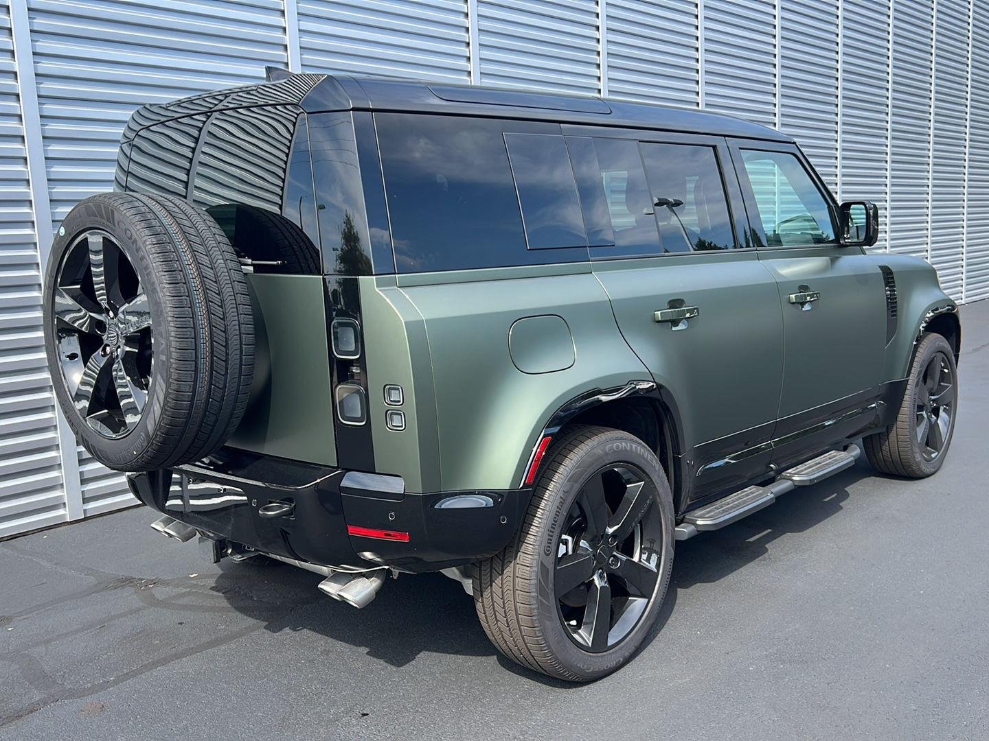 2026 Land Rover Defender X-Dynamic SE - Photo 5