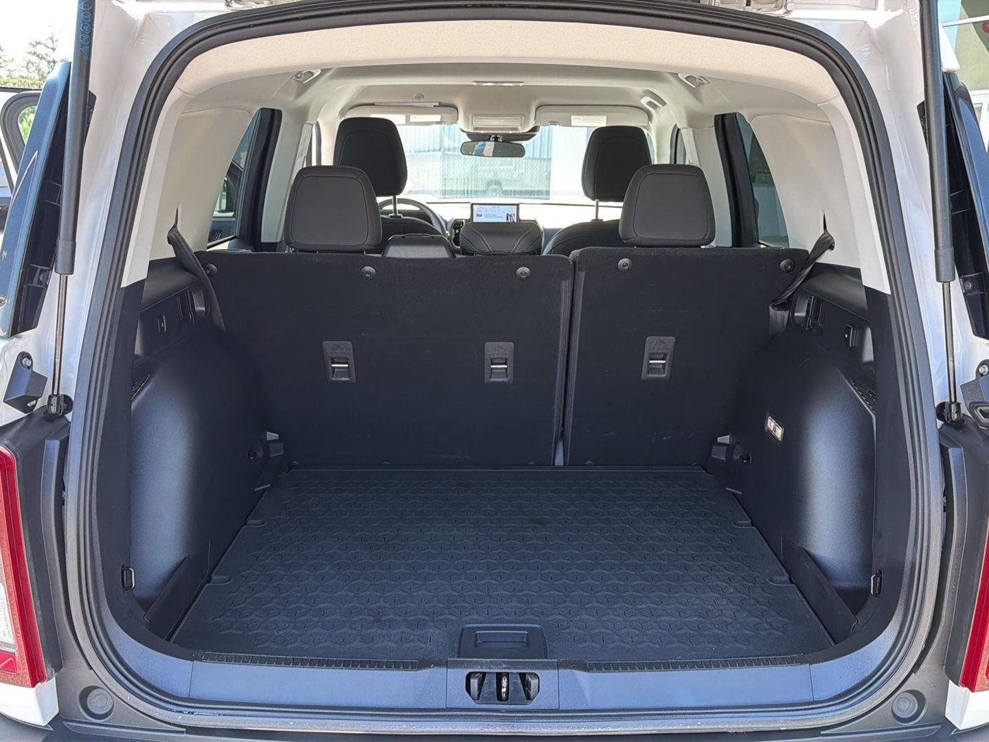 Used 2023 Oxford White Ford Big Bend image 32