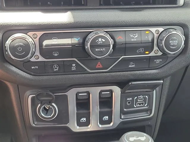Used 2025 Green Jeep Sport S image 20