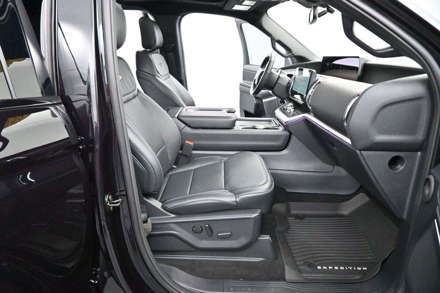 Used 2025 Agate Black Ford Platinum image 43