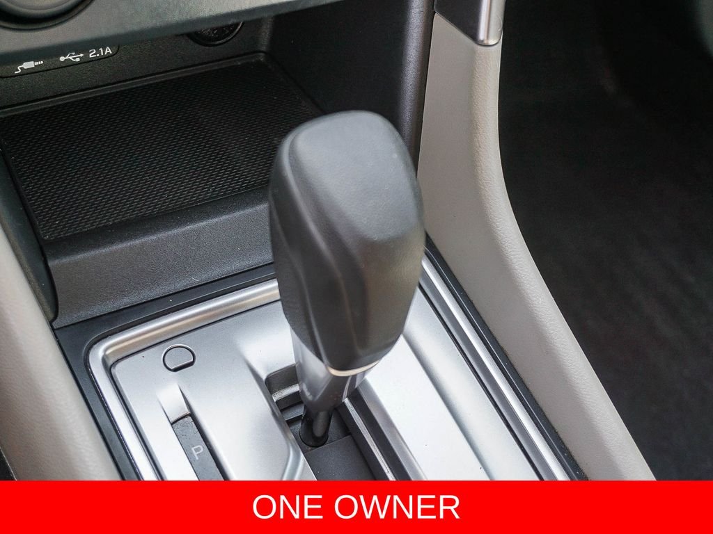 Used 2020 White Subaru Base image 22