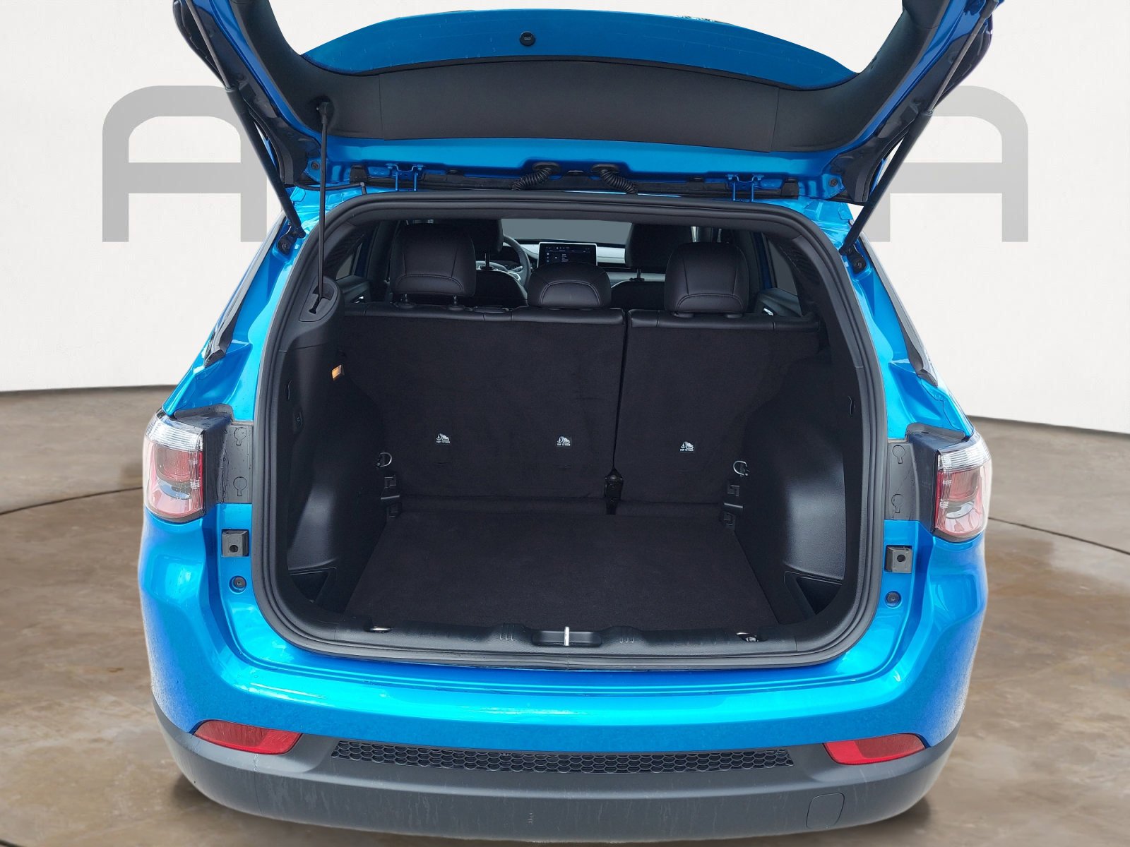 New 2026 Hydro Blue Pearlcoat Jeep Latitude Altitude image 12
