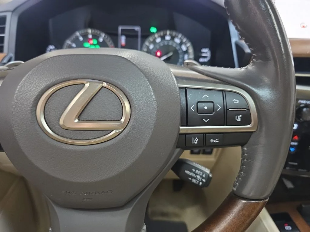 Used 2019 Black Onyx Lexus 570 image 22