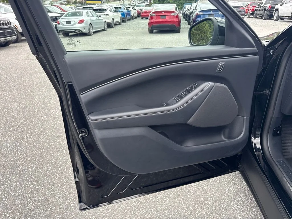 Used 2025 Black Ford Select image 15