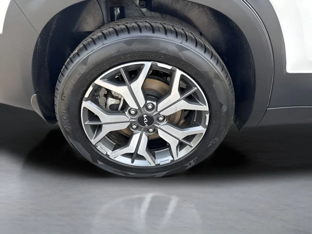 Used 2023 White Kia EX image 35