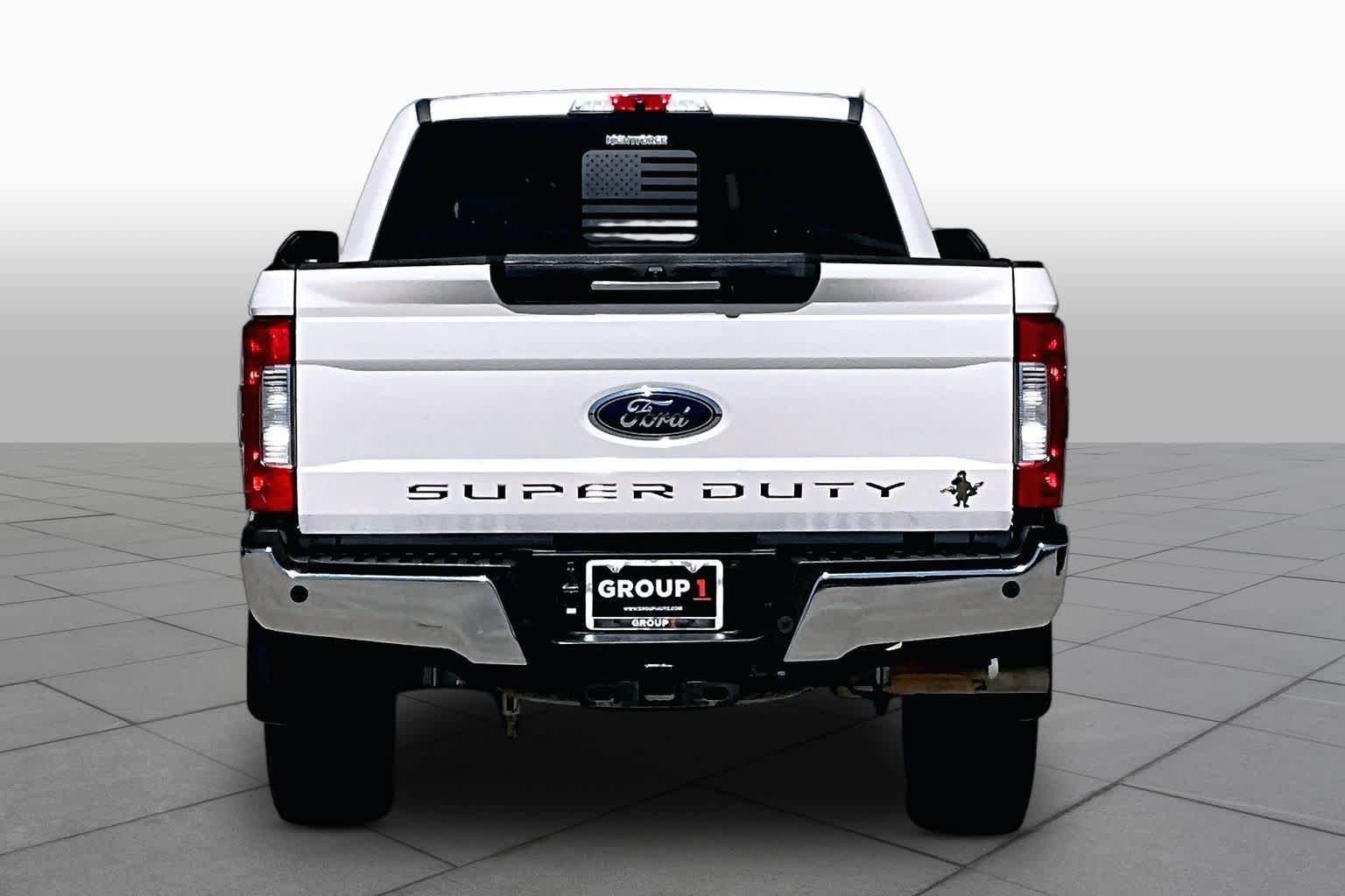 Used 2017 White Platinum Metallic Tri-Coat Ford Lariat image 5