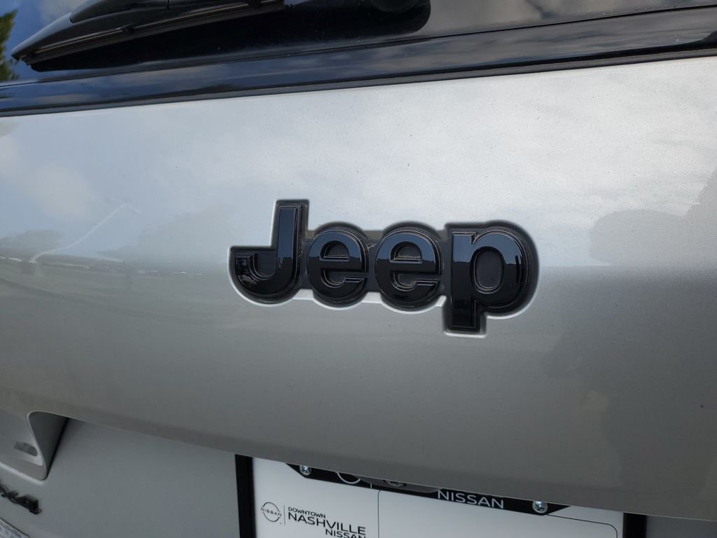 Used 2023 Silver Jeep Altitude image 6