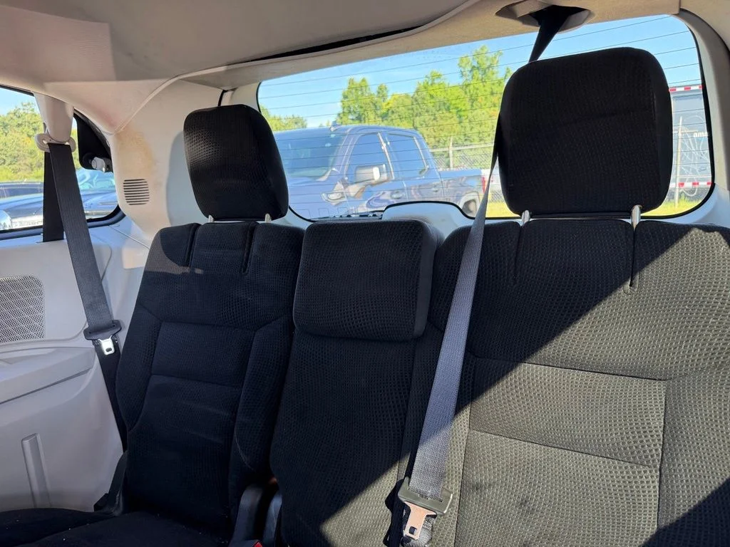 Used 2018 Gray Dodge SE image 17