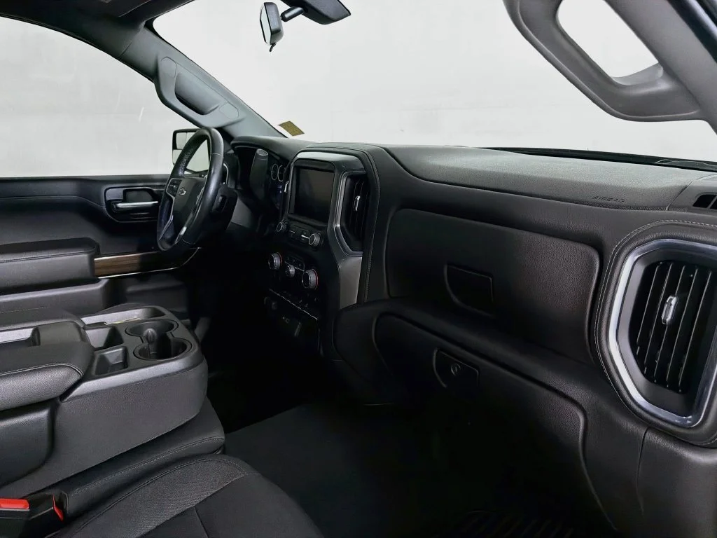 Used 2021 SHADOW GRAY METALLIC Chevrolet RST image 25