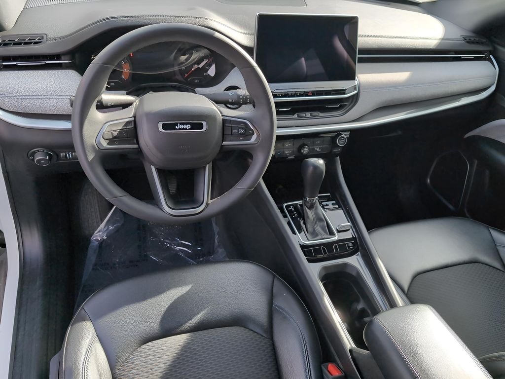 Used 2024 Bright White Clearcoat Jeep Latitude image 9