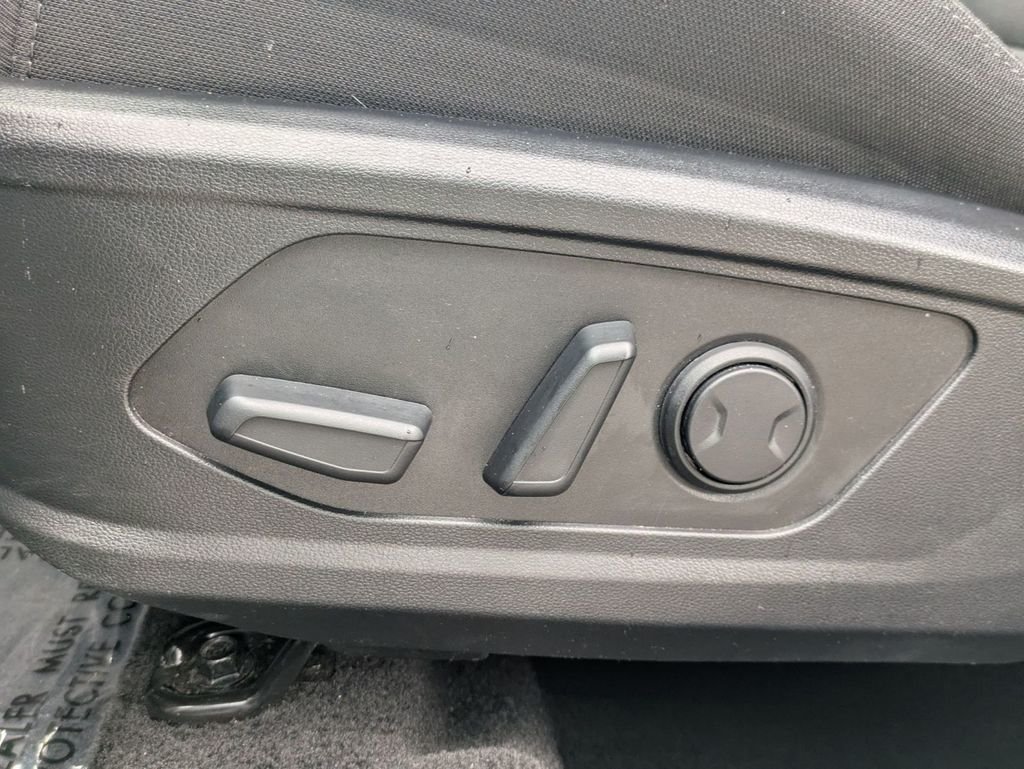 Certified Used 2025 Silver Hyundai SEL image 15