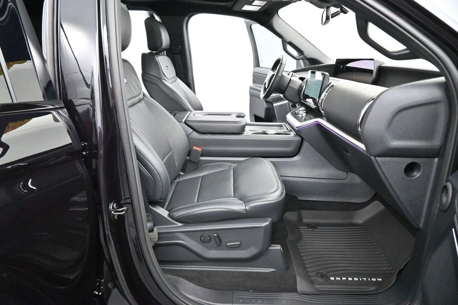 Used 2025 Black Ford Platinum image 43