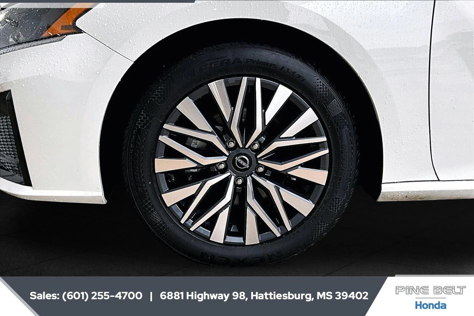 Used 2025 Glacier White Nissan SV image 7