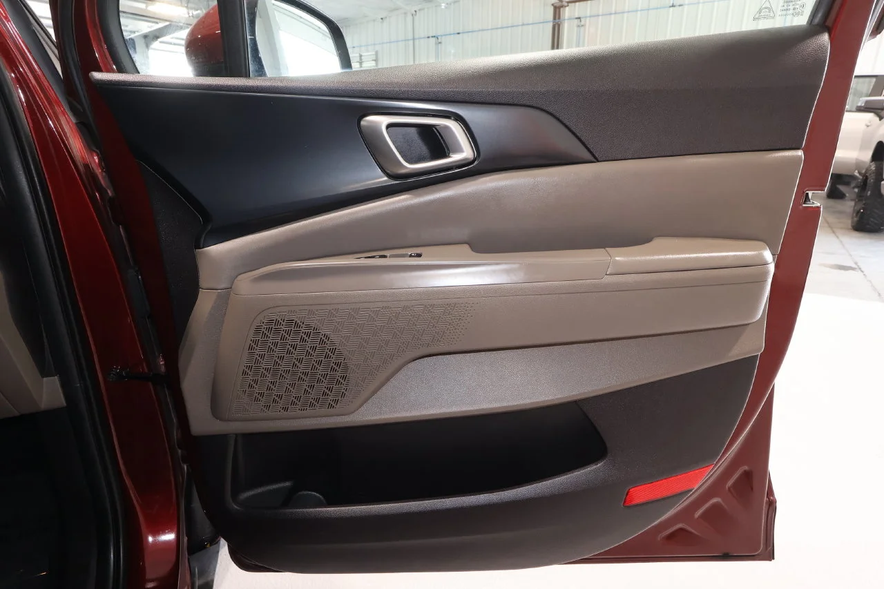 Used 2025 Red Kia LXS image 19