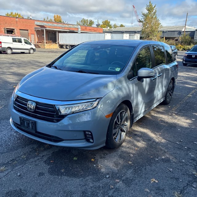 Used 2024 Obsidian Blue Pearl Honda Touring image 2